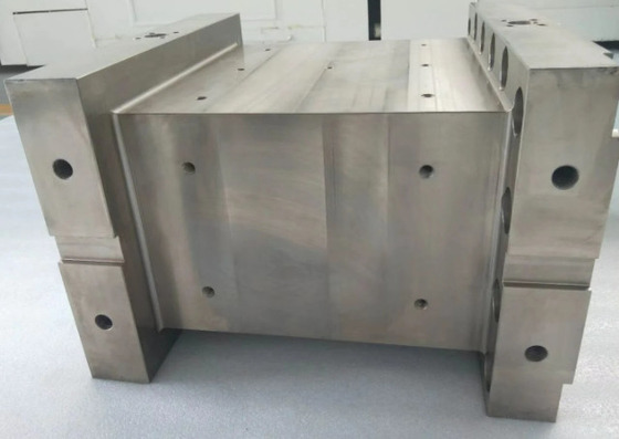 Thùng máy đùn trục vít đôi cho Leistritz trong các ứng dụng xử lý polymer
