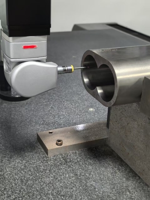 Ứng dụng chống mài bimetallic vít thùng lót cho máy đúc phun nhựa Extruder